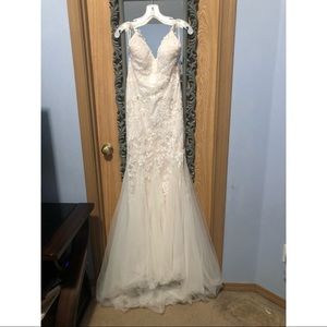 Wedding Dress (Never Worn - New w/ Tags)